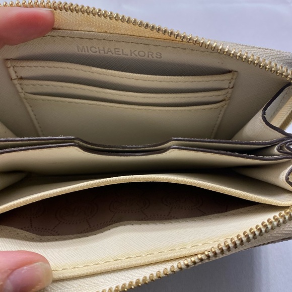 Michael Kors Wallet - Picture 5 of 6